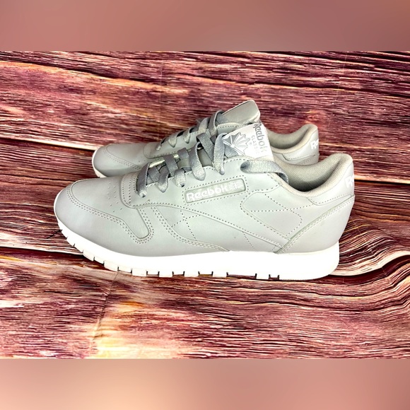 Reebok Shoes - Reebok Classic Light Gray Sneaker. Size 8 women’s.